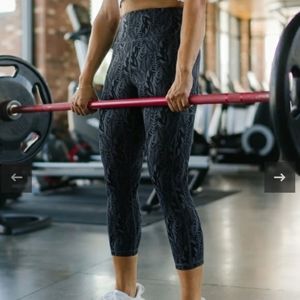 Zyia Active light n tight capri 20". Size 14-16.